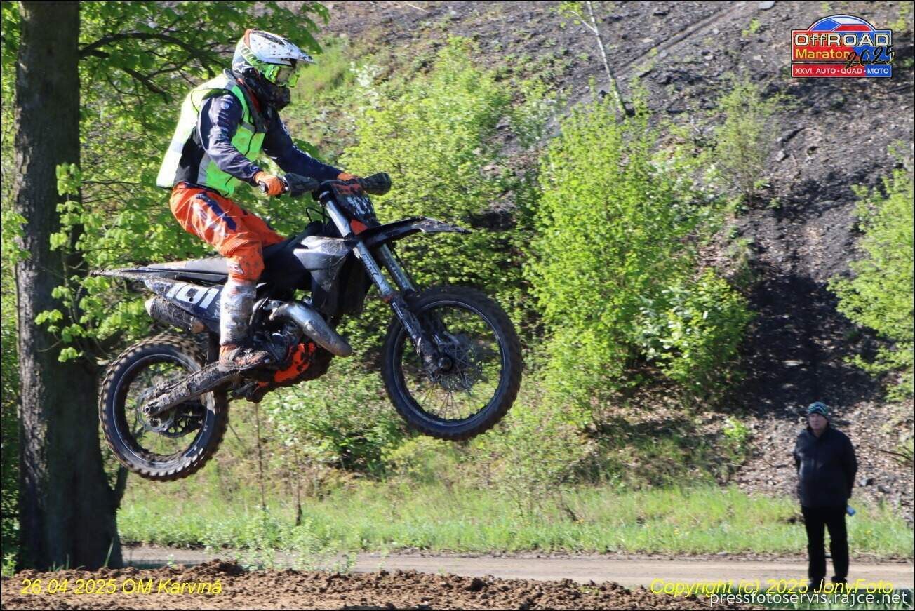 20250426 1525 a3597fd204c44774a592156ccc10eec5 1