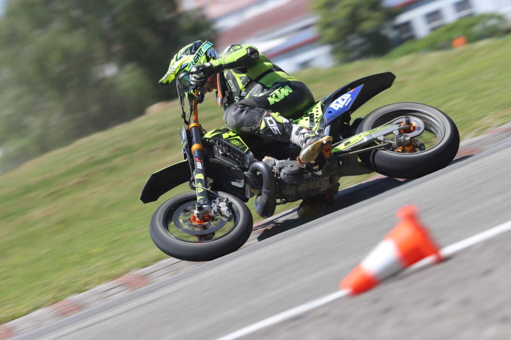 2 b59f173aa5c3cd78bf005d3497133ace 1