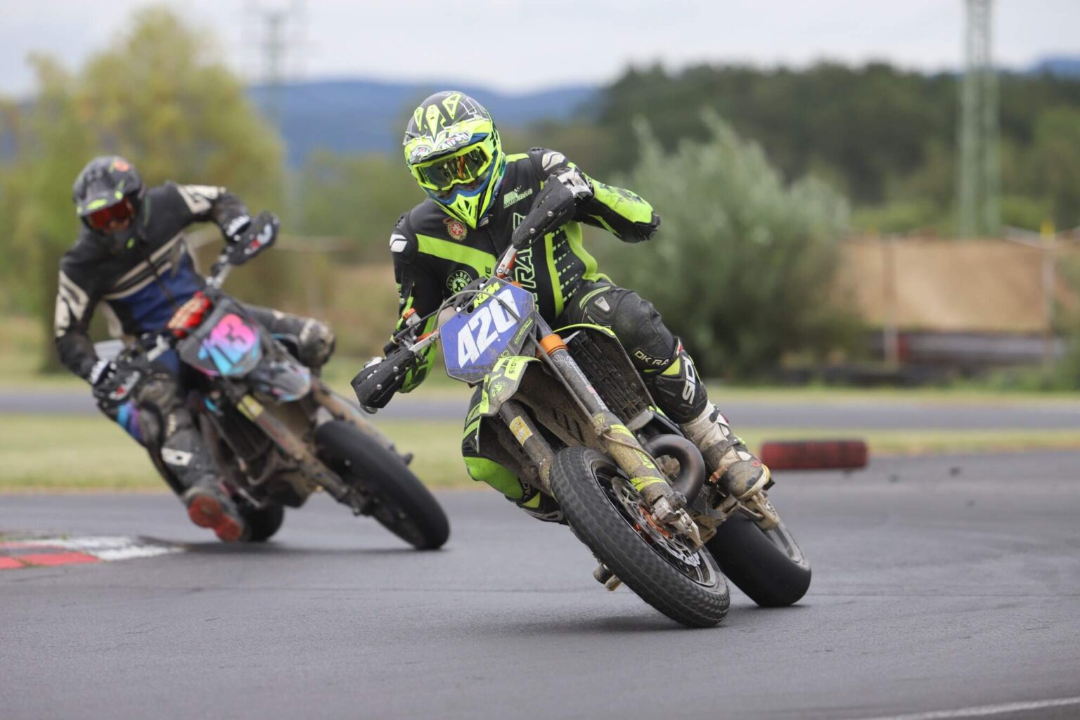 1 058643cae98a4bff9745c4f3aad6369d 1