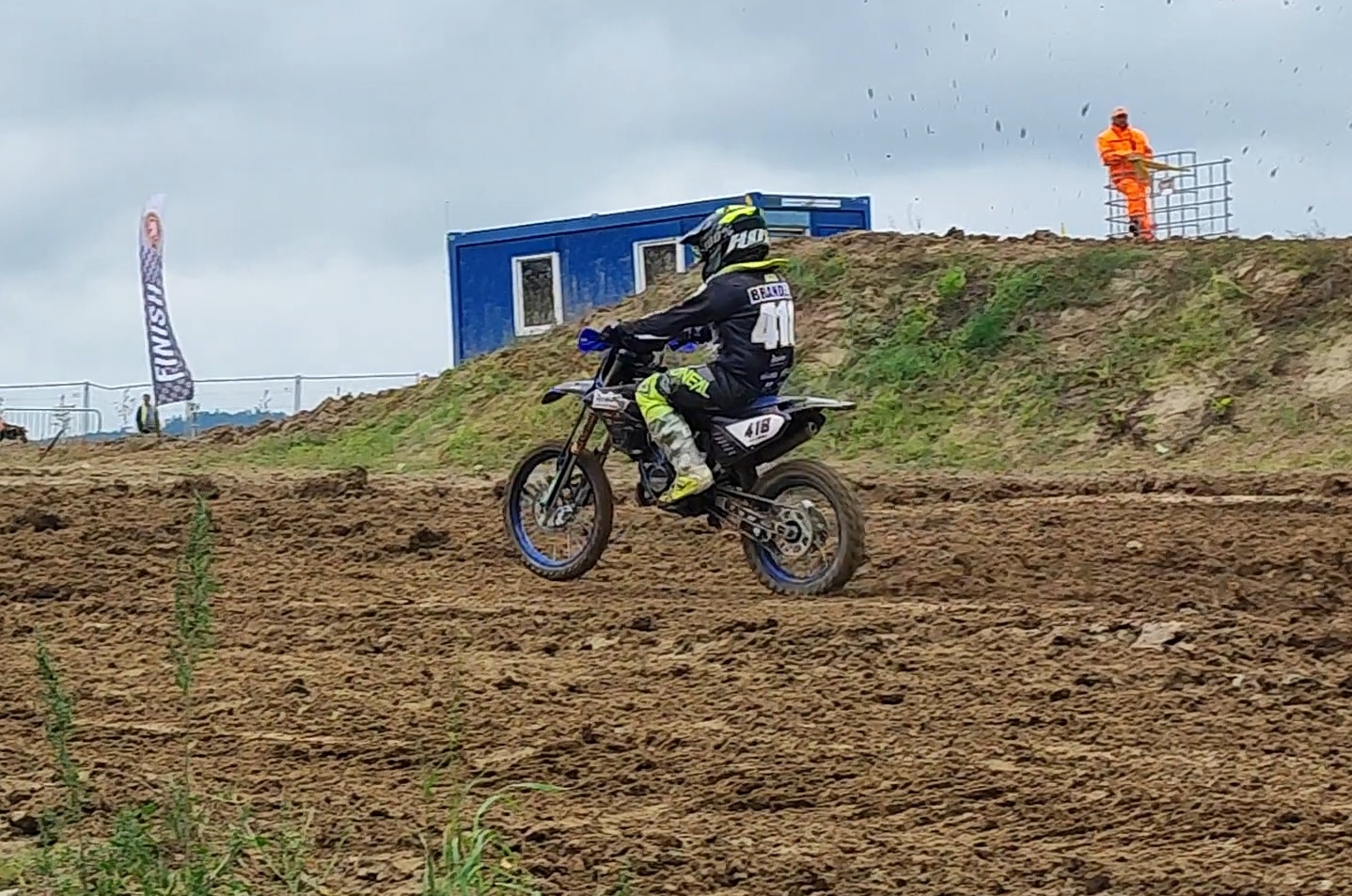 Screenshot 2025 10 02 00 21 51 223 com.miui .videoplayer ab464a018a51ed2d4b1e4bb602992902 2